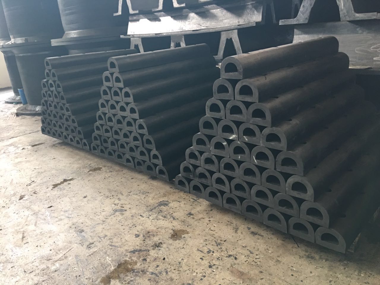 White D-Type Rubber Fender Inspection